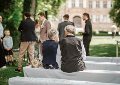 Gäste bei der Hochzeit