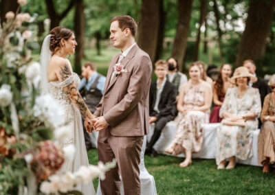 Gäste bei der Hochzeit